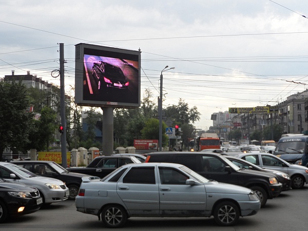 Реклама на светодиодных экранах Перекресток Комсомольского и Свердловского проспектов