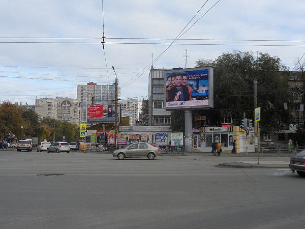 Реклама на светодиодных экранах Перекресток Гагарина и Дзержинского (РК Аврора)