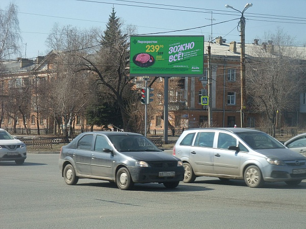 Реклама на светодиодных экранах Перекресток Черкасской и шоссе Металлургов 